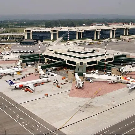 Malpensa Airport-safari Park-starry Sky-netflix Lejlighed Varallo Pombia